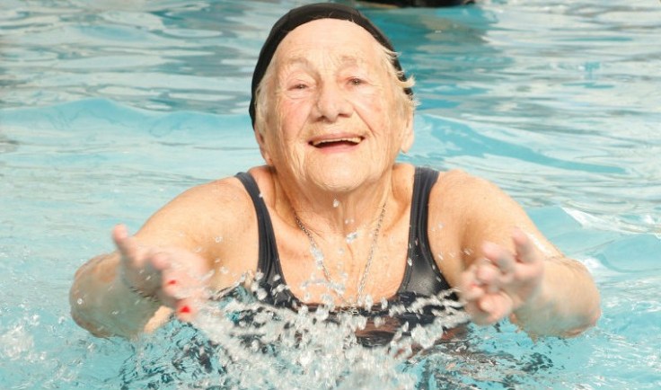 ABUELA-NADADORA-2-1024x682-760x449